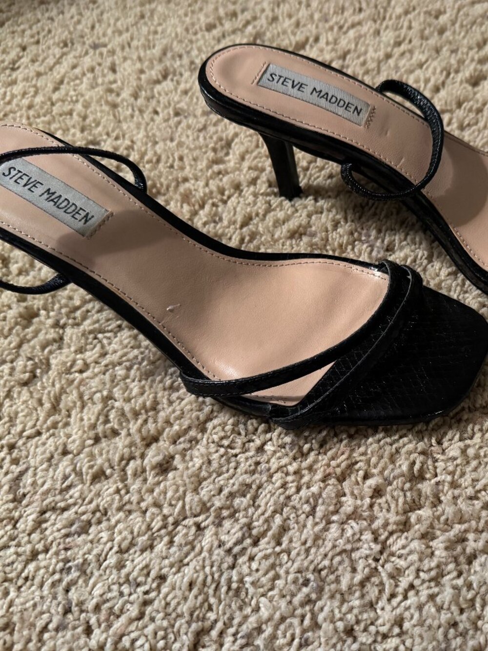 Steve Madden Strappy Sandal!!